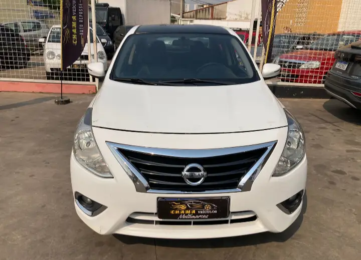 Nissan Versa 1.6 16V Unique (Flex)