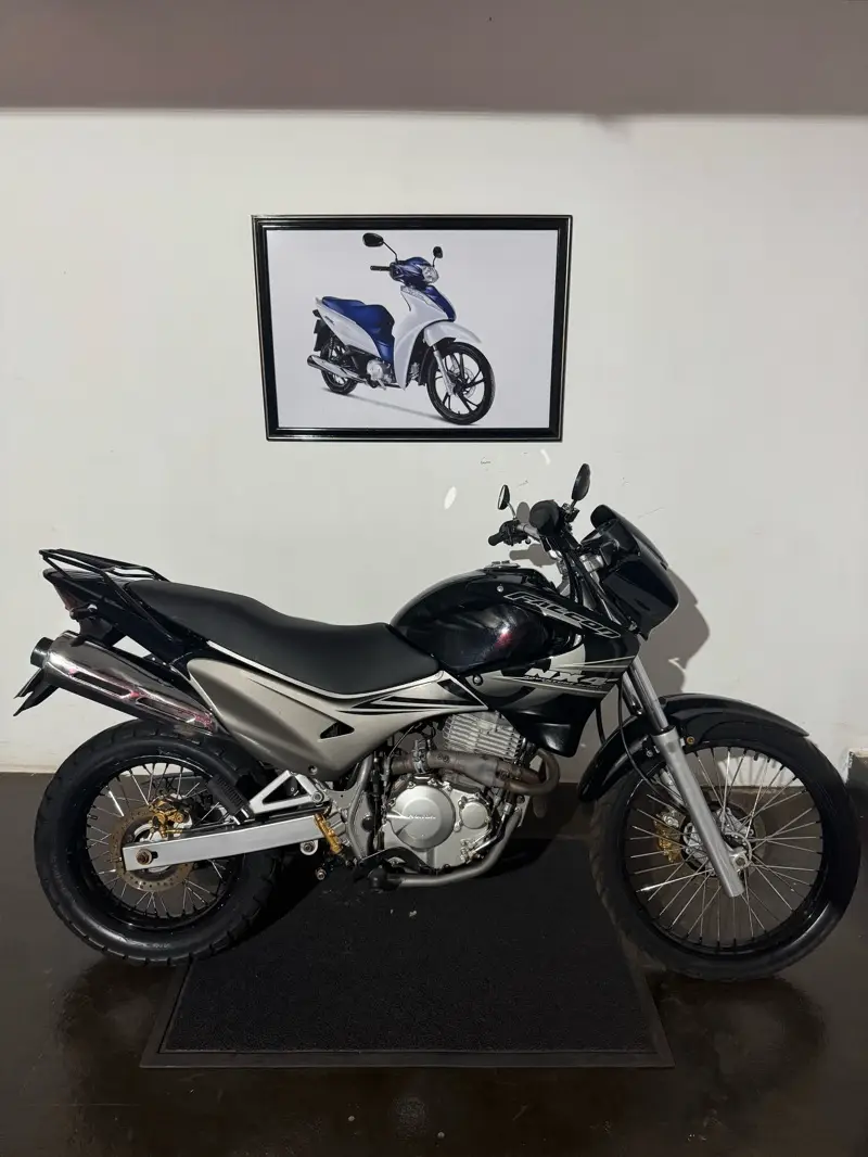Honda NX 4 Falcon 400