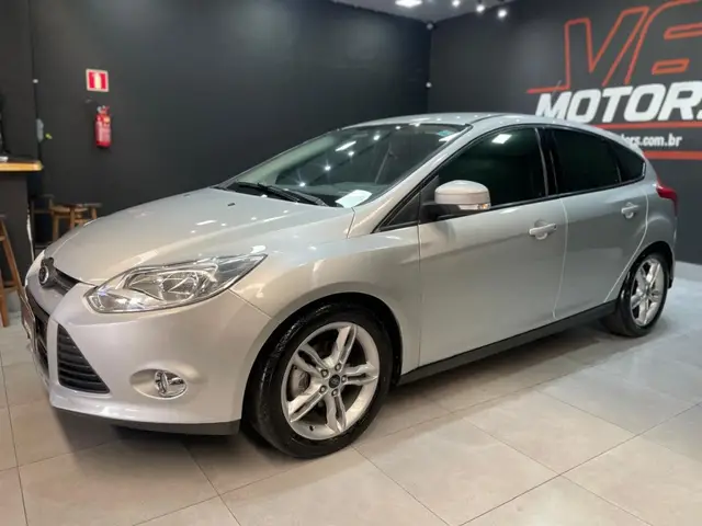 Carro Ford Focus Hatch 2014 SE 2.0 16V PowerShift