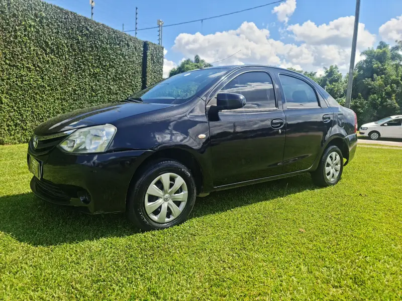 Toyota Etios Sedan X 1.5 (Flex)
