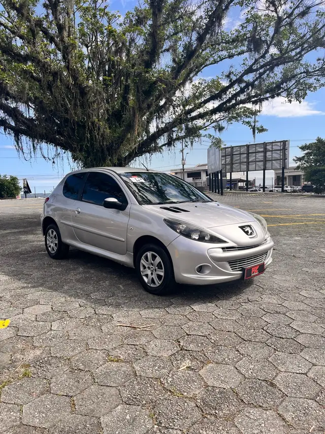 Carro Peugeot 207 2012 Hatch XR 1.4 8V (flex) 2p