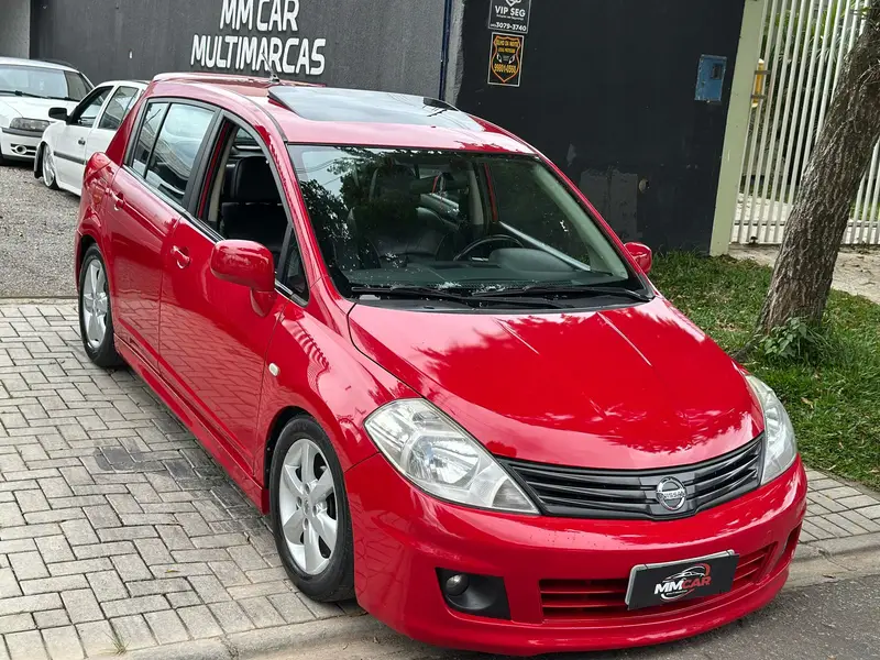 Nissan Tiida SL 1.8 (flex)