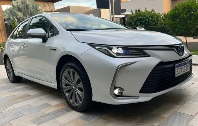 Carro Toyota Corolla 2023 Altis Hybrid 1.8 Flex
