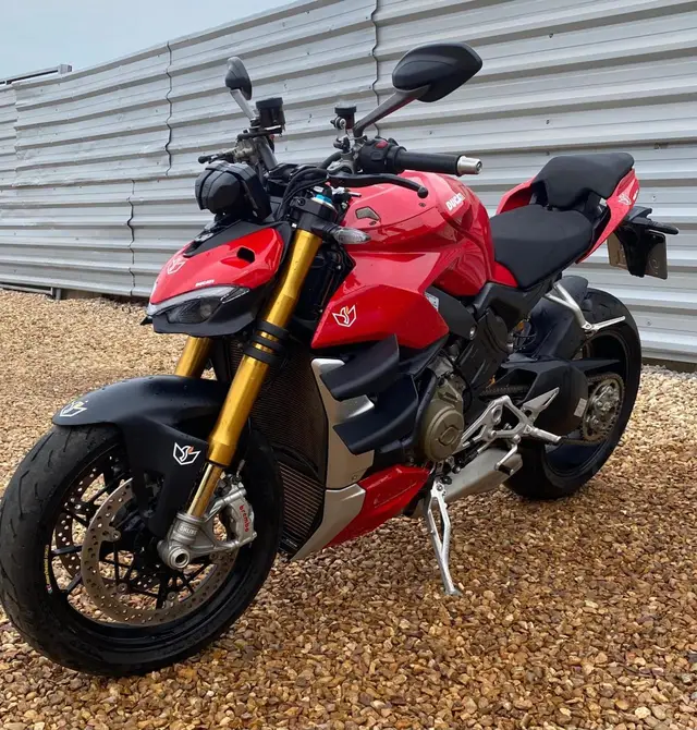 Carro Ducati Streetfighter 2022 V4 S