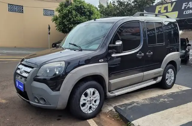 Carro Fiat Doblò 2013 Adventure 1.8 16V (Flex)