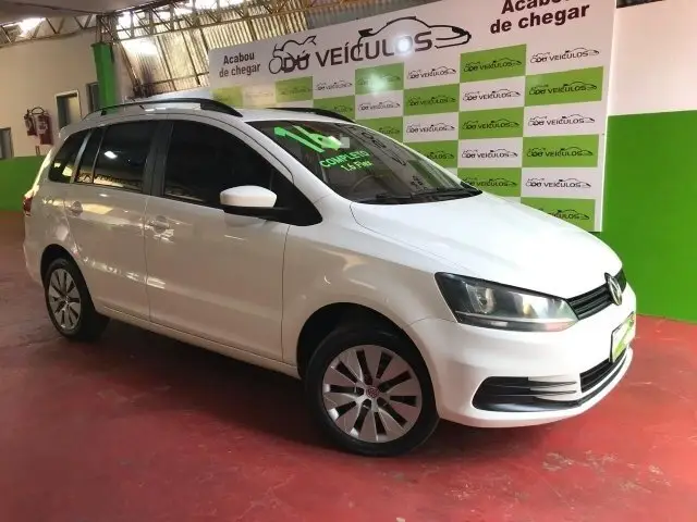 Carro Volkswagen SpaceFox 2016 1.6 16V MSI Highline (Flex)