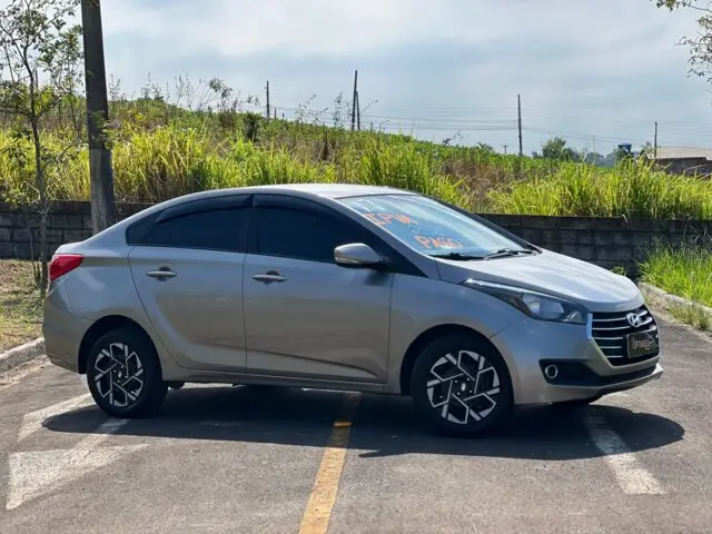 Carro Hyundai HB20S 2017 1.0 Comfort Style (Flex)