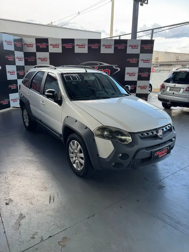 Carro Fiat Weekend 2017 Adventure 1.8 E.torQ Dualogic (Flex)