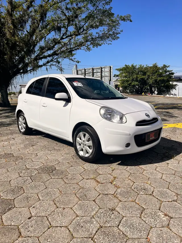 Carro Nissan March 2014 1.0 16V S (Flex)