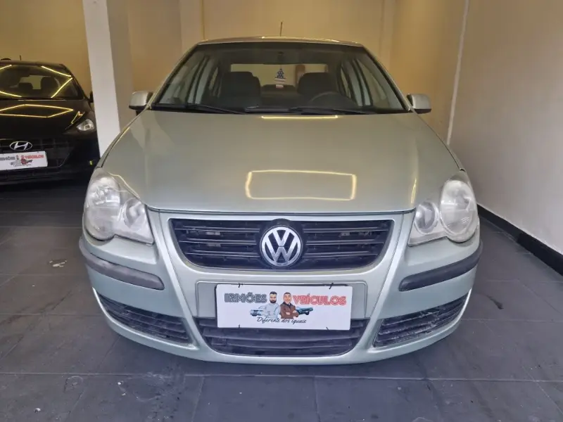 Volkswagen Polo Sedan 1.6 8V (Flex)