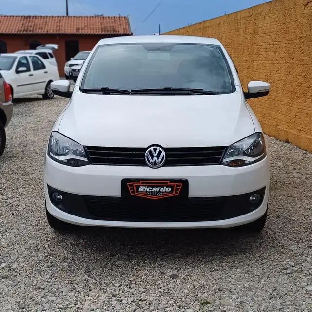 Carro Volkswagen Fox 2014 1.0 TEC (Flex) 4p