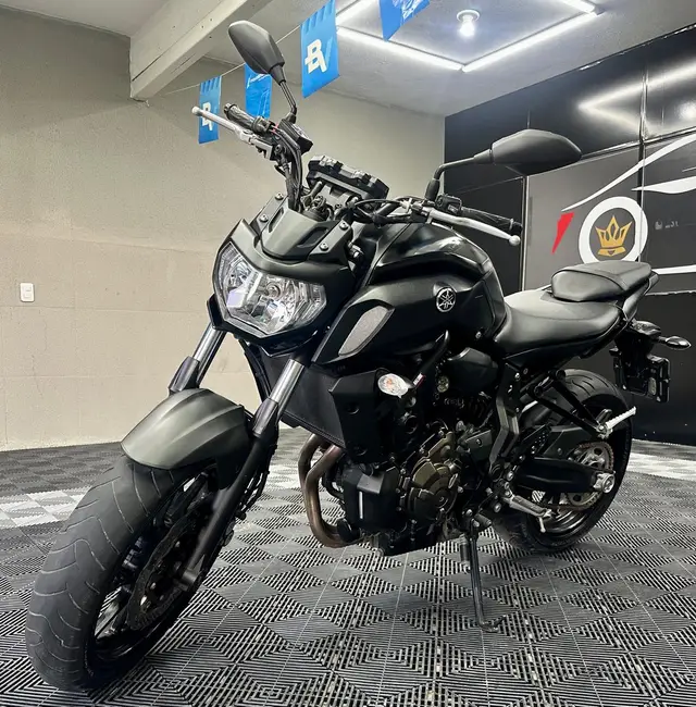 Carro Yamaha MT-07 2022 (ABS)