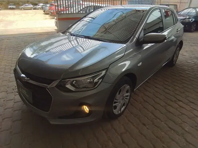 Carro Chevrolet Onix Plus 2024 LT 1.0