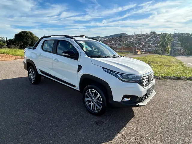 Carro Fiat Strada 2025 Volcano 1.3