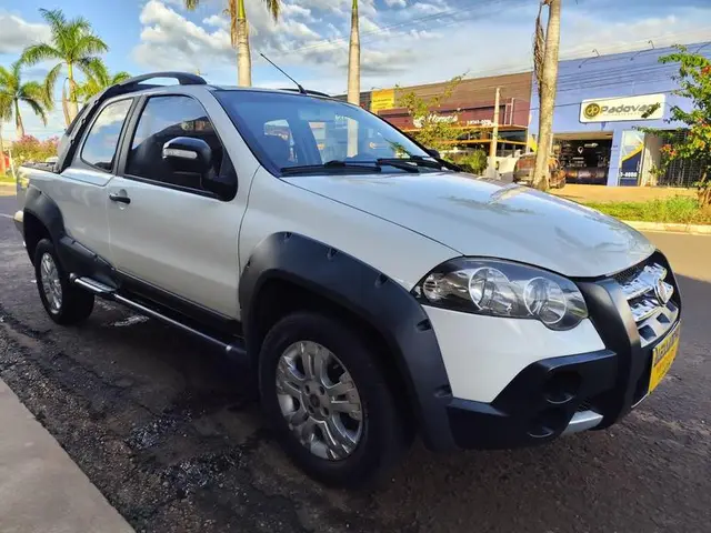 Carro Fiat Strada 2012 Adv.1.8 16V LOCKER Dualo. Flex CD