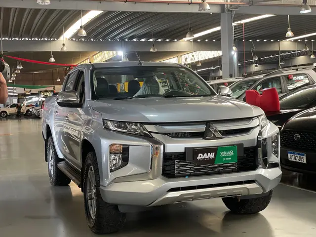 Carro Mitsubishi L200 Triton Sport 2022 HPE 2.4 DID-H 4x4 (Aut)