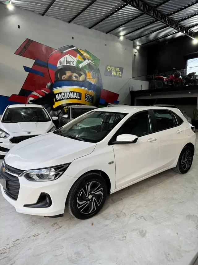 Carro Chevrolet Onix 2024 LT 1.0
