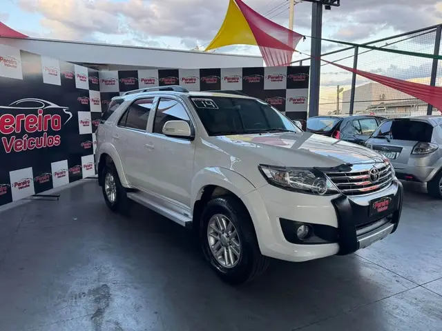 Carro Toyota Hilux SW4 2013 SR 2.7 4x2 (Flex)