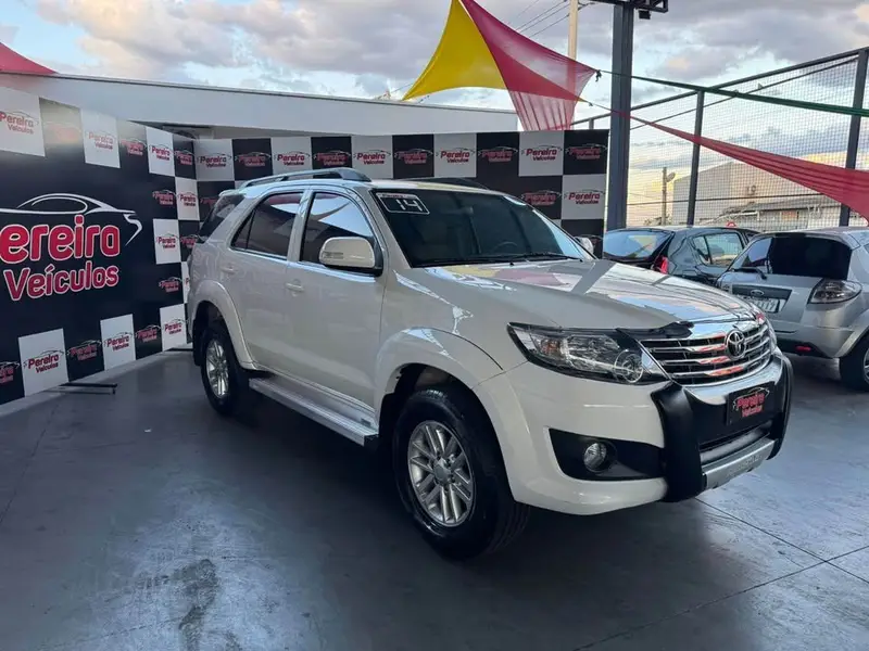 Toyota Hilux SW4 SR 2.7 4x2 (Flex)