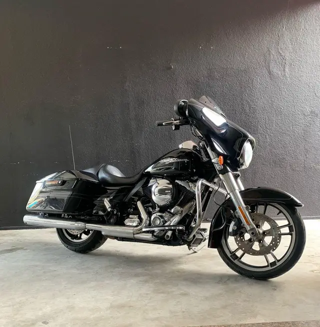 Carro Harley-Davidson Street Glide 2015 SPECIAL FLHXS