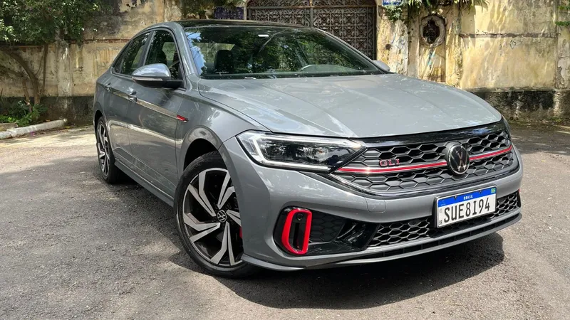 VW Jetta usado é opção a Civic e Corolla com preço de Polo Track zero quilômetro