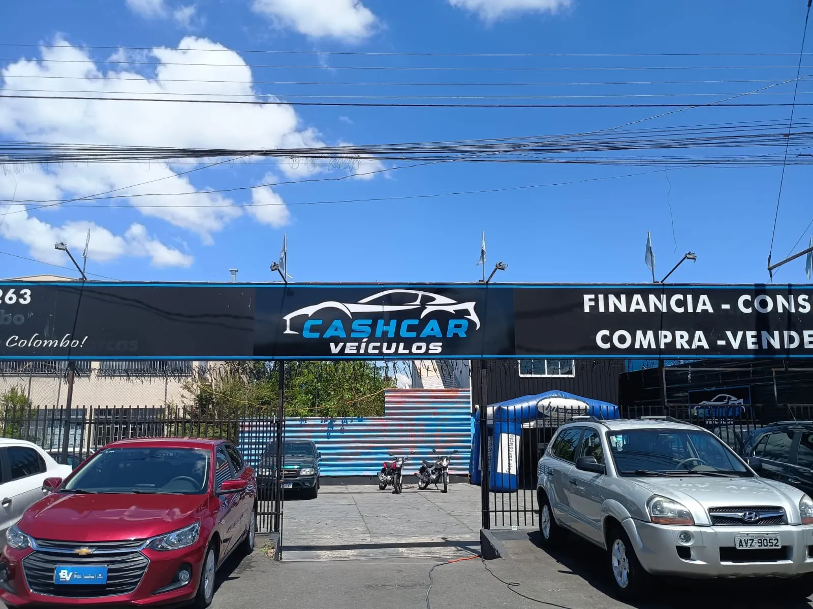 Fachada da loja Veículos à venda em CASHCAR LTDA - Colombo - PR | Mobiauto