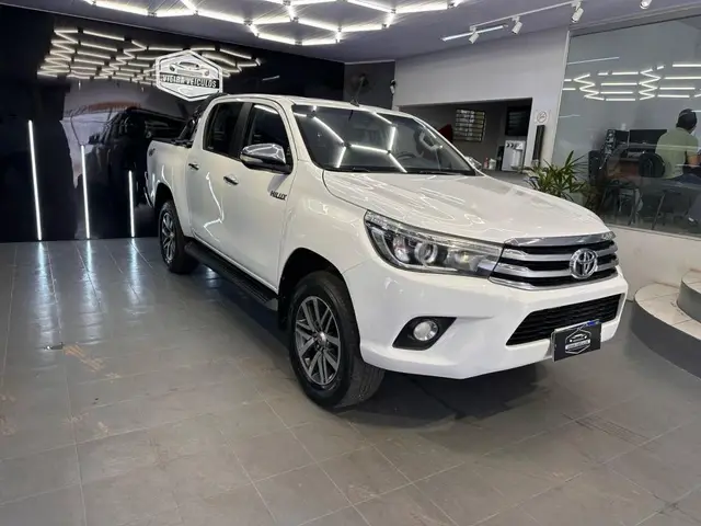 Carro Toyota Hilux Cabine Dupla 2017 Hilux 2.8 TDI SRX CD 4x4 (Aut)