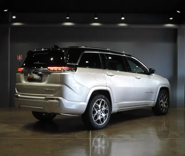 Carro Jeep Commander 2023 Overland 1.3 T270