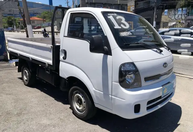 Carro Kia Bongo 2013 K-2500 STD 4x2 RS (cab. simples)