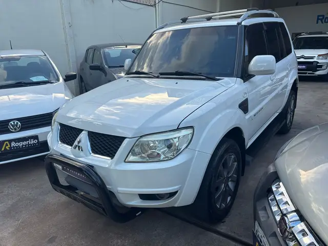 Carro Mitsubishi Pajero TR4 2013 2.0 16V 4x2 (Flex)