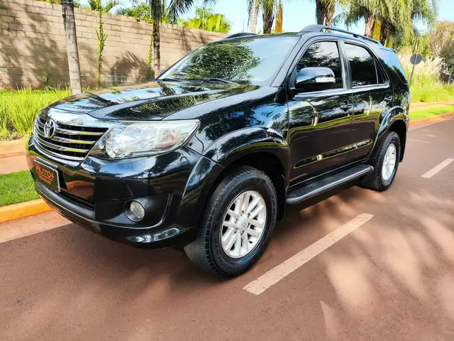 Carro Toyota Hilux SW4 2012 SR 4x2 2.7/ 2.7 Flex 16V Aut.