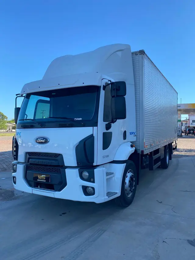 Carro Ford Cargo 1719 2013 CARGO 1719 Turbo 2p (diesel)(E5)