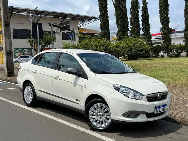 Carro Fiat Grand Siena 2014 Essence 1.6 16V (Flex)