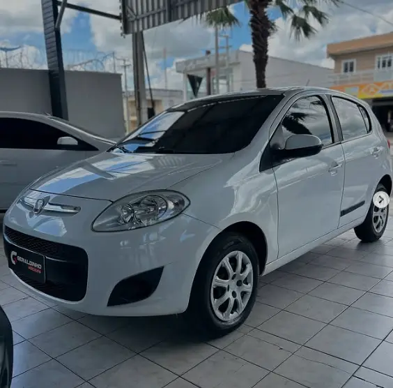 Carro Fiat Palio 2013 Attractive 1.4 8V (Flex)