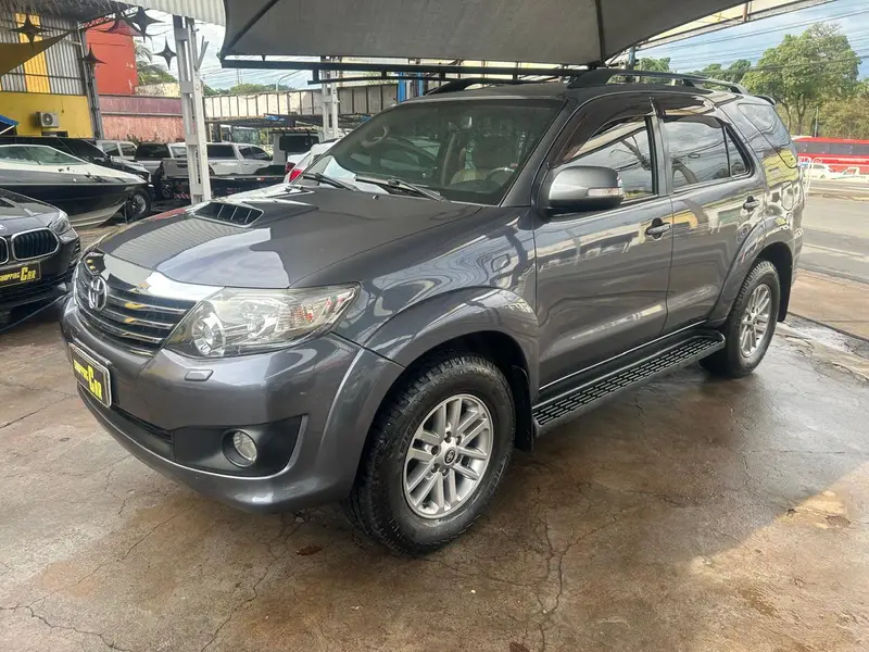 Toyota Hilux SW4 3.0 TDI 4x4 SRV 5L