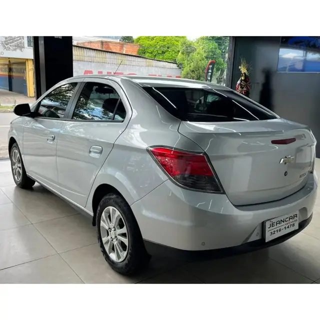Carro Chevrolet Onix 2015 1.4 LT SPE/4 (Aut)