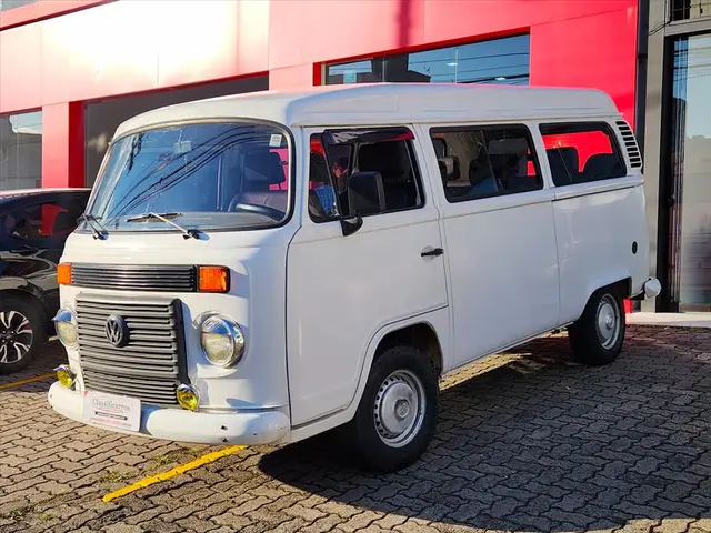 Carro Volkswagen Kombi 2013 Lotação 1.4 (Flex)