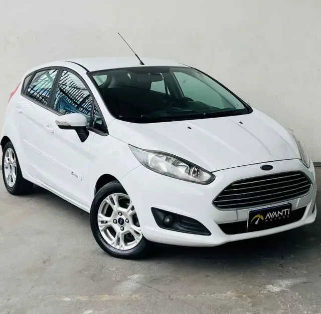 Carro Ford Fiesta Hatch 2016 SE Plus 1.6 RoCam (Flex)