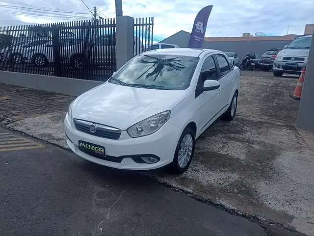 Carro Fiat Grand Siena 2014 Essence 1.6 16V (Flex)