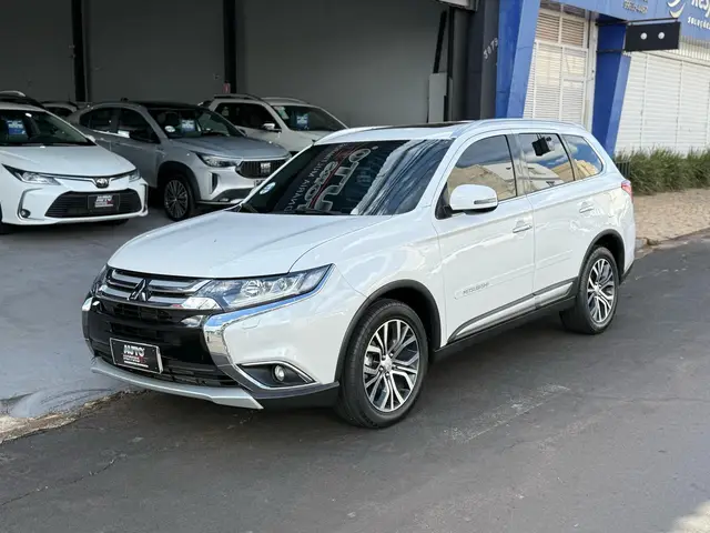Carro Mitsubishi Outlander 2018 2.2 DI-D Mid 4WD