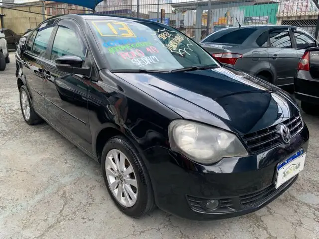 Volkswagen Polo Sedan 1.6 8V (Flex)