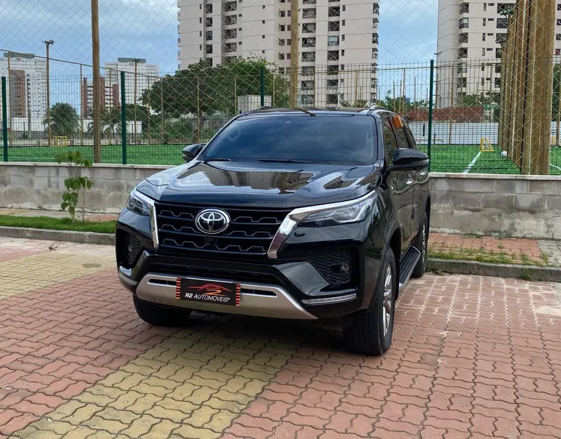 Toyota Hilux SW4 SRX 2.8 turbodiesel 7L 4x4 (Aut)