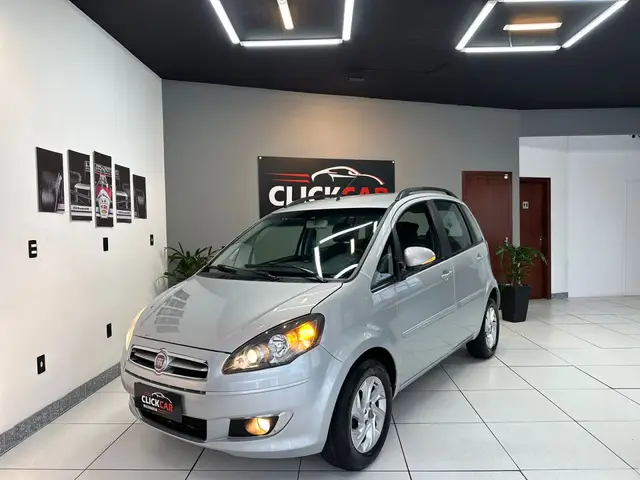 Carro Fiat Idea 2014 Attractive 1.4 8V (Flex)