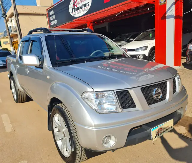 Carro Nissan Frontier 2013 XE 4x2 2.5 16V (cab. dupla)