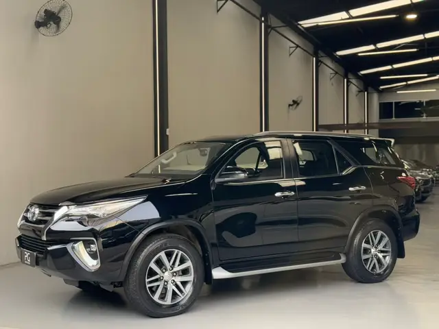 Carro Toyota SW4 2018 2.8 TDI SRX 7L 4x4 (Aut)