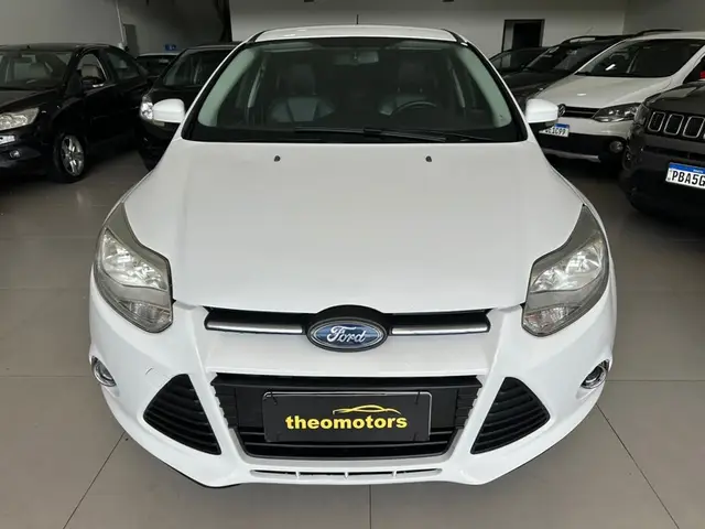 Carro Ford Focus Hatch 2014 SE Plus 2.0 16V PowerShift