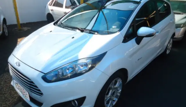 Carro Ford Fiesta Hatch 2016 1.6 (Flex)