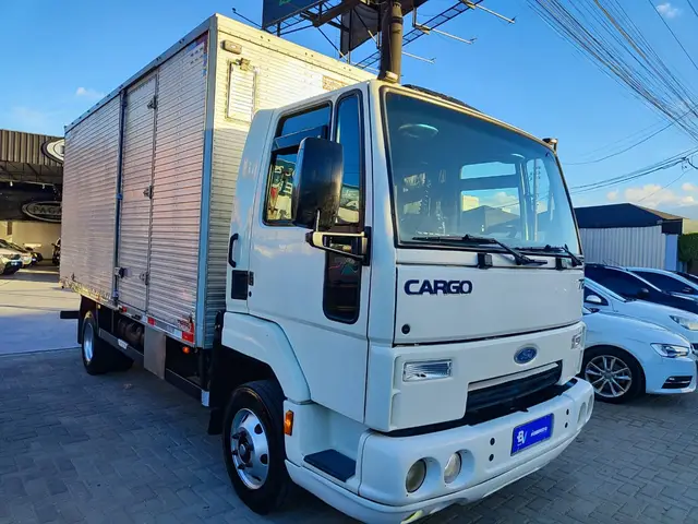 Carro Ford Cargo 712 2011 -T 4X2