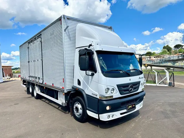 Carro Mercedes-Benz Accelo 2016 1316/37 6X2