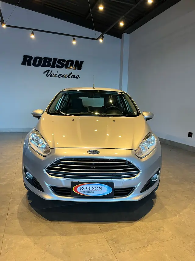 Carro Ford Fiesta Hatch 2014 SE Plus 1.6 RoCam (Flex)